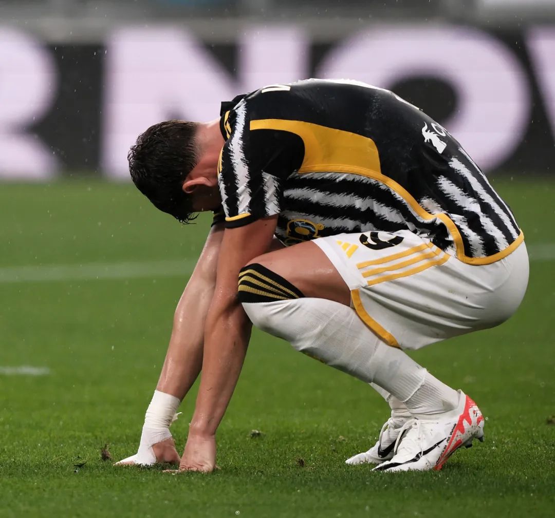 现身祝贺 现身祝贺